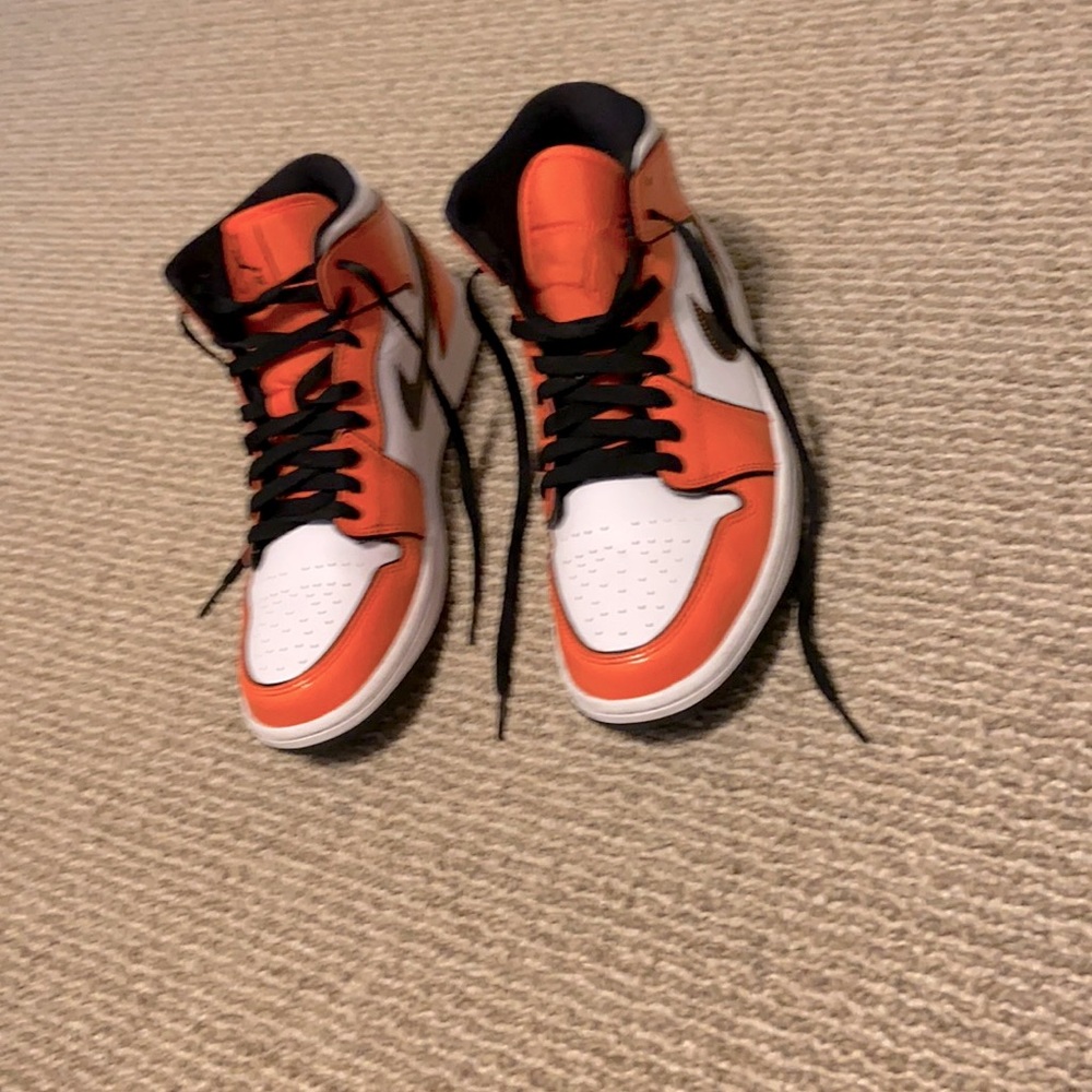 Jordan 1 mids